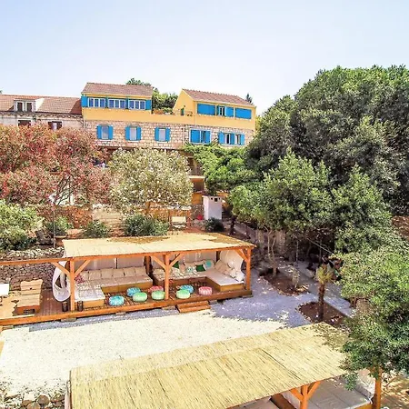 Apartman Eco The Dreamers's Club 4*