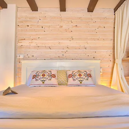 Apartman Eco The Dreamers's Club 4*