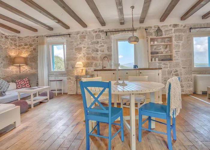 Eco The Dreamers's Club 4*